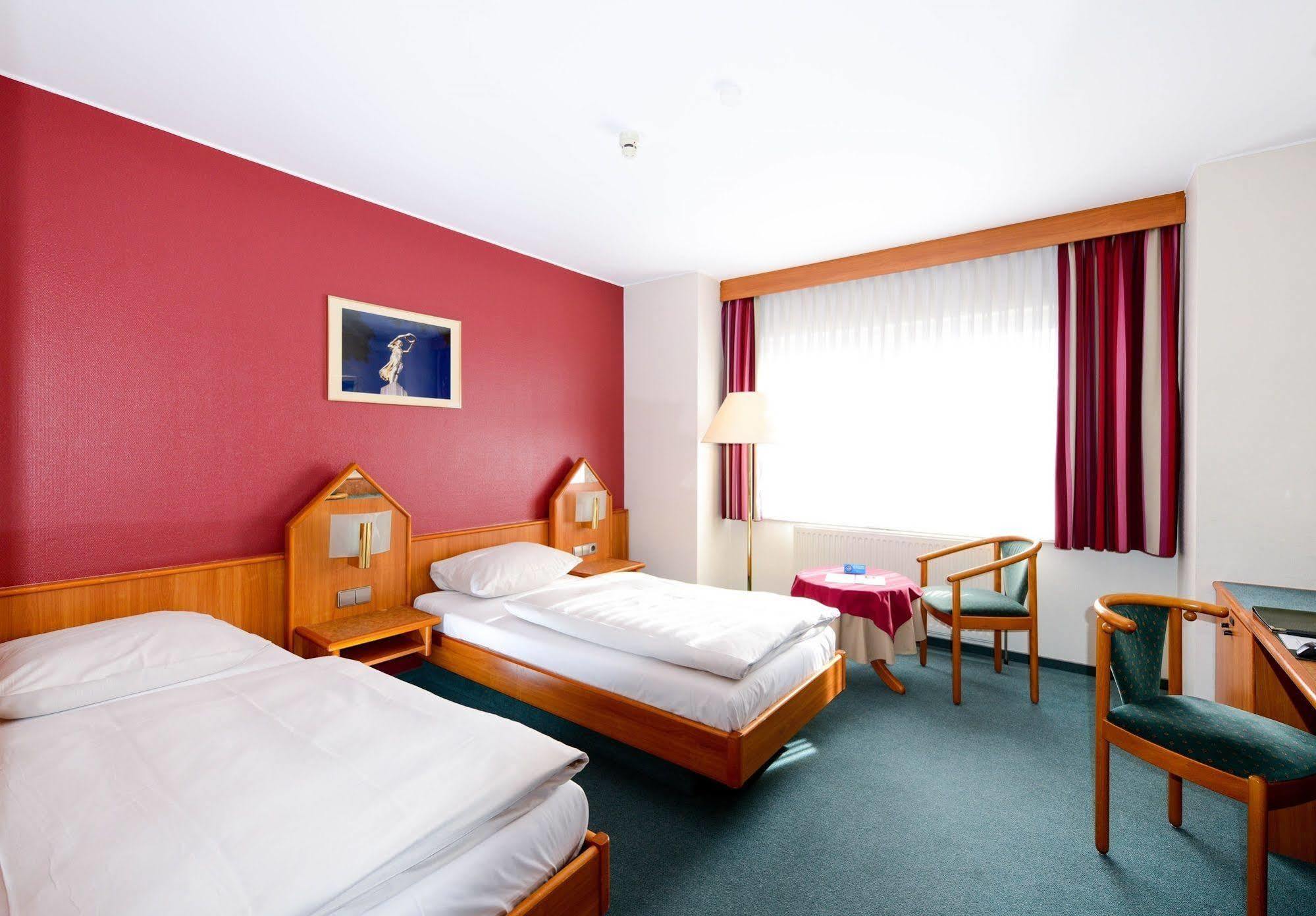 Christophe Colomb Luxembourg Exterior photo