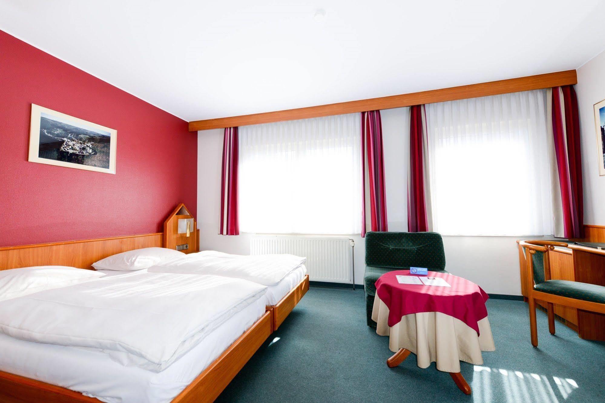 Christophe Colomb Luxembourg Exterior photo