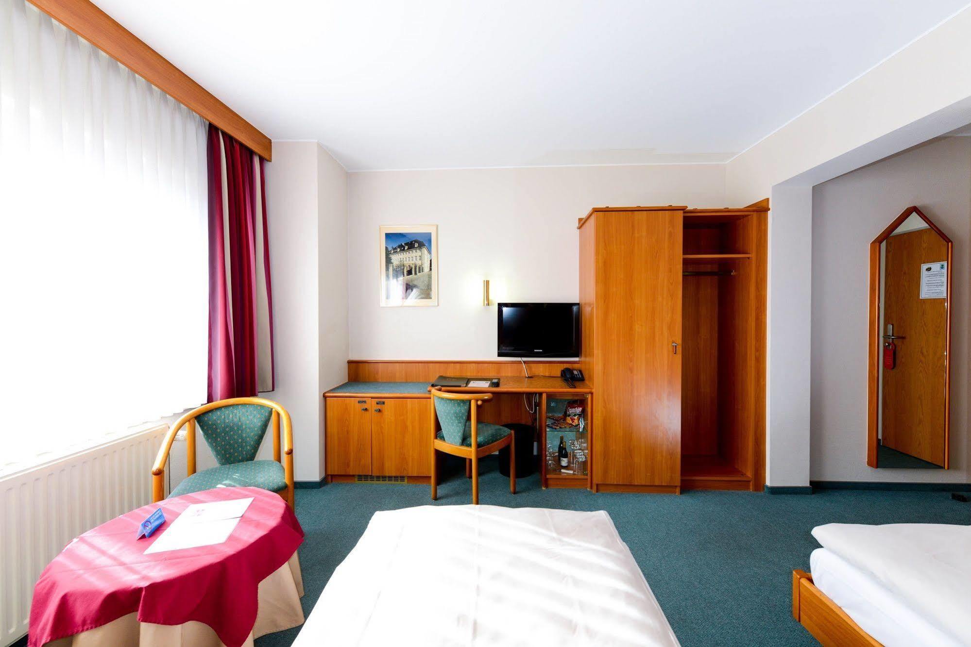 Christophe Colomb Luxembourg Exterior photo